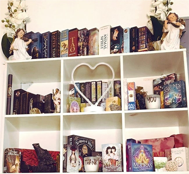 Collection of tarot, oracle and angel cards in Curacao